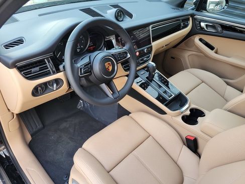 Used 2026 Porsche Macan AWD/4WD image 4