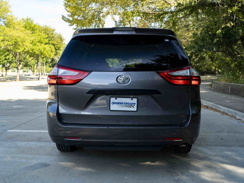 Used 2019 Toyota Sienna L FWD image 8