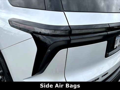 Used 2024 Chevrolet Traverse RS w/ LPO, Floor Liner Package AWD/4WD image 23
