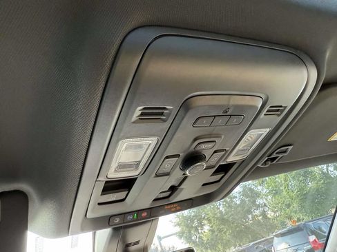Used 2021 Chevrolet Tahoe Premier AWD/4WD image 30