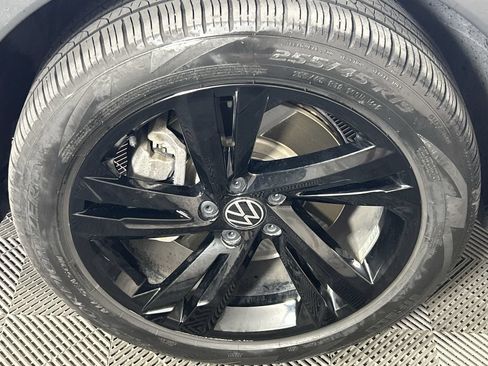 Used 2023 Volkswagen Tiguan SE R-Line AWD/4WD image 9