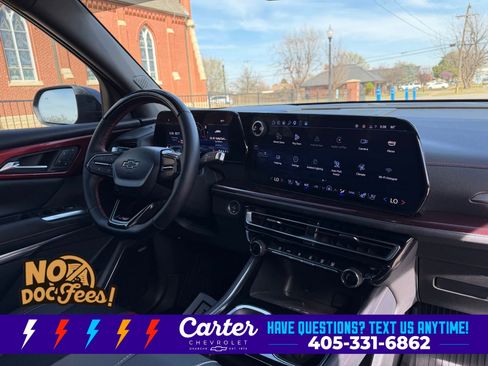 Used 2025 Chevrolet Traverse RS FWD image 3