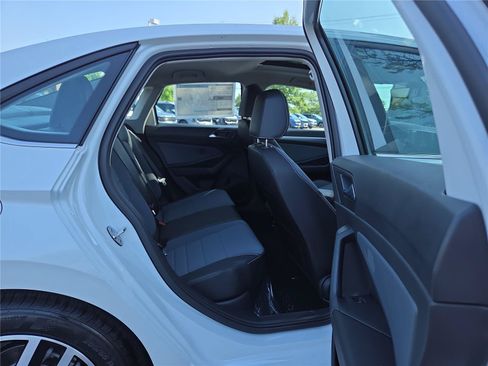 Used 2026 Volkswagen Jetta SE FWD image 31