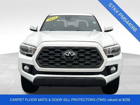 Used 2023 Toyota Tacoma TRD Off-Road image 2