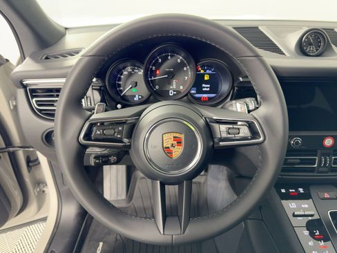 Used 2026 Porsche Macan image 17