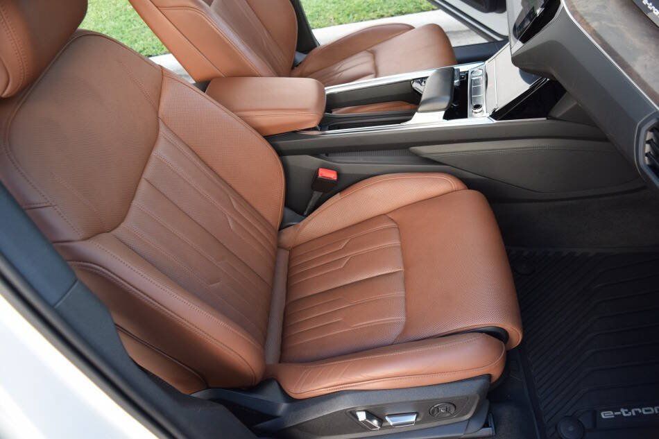 Used 2019 Audi e-tron Prestige w/ Prestige Package AWD/4WD image 49