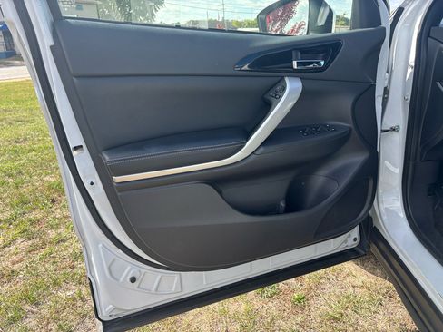 Used 2023 Mitsubishi Eclipse Cross SEL image 9