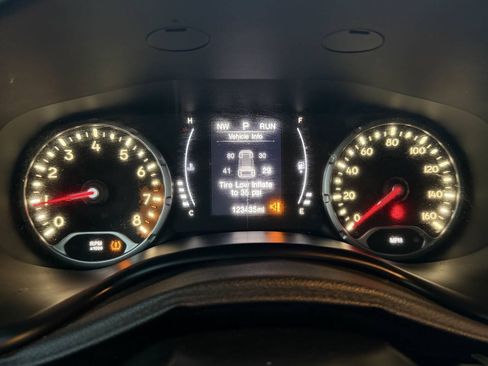 Used 2018 Jeep Renegade Altitude FWD image 16