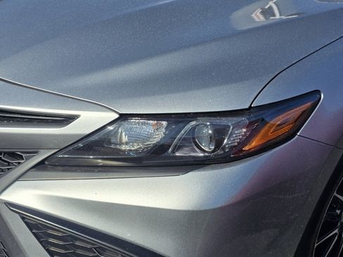 Used 2023 Toyota Camry SE image 9