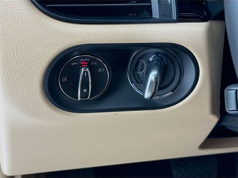 Certified 2025 Porsche Macan image 15