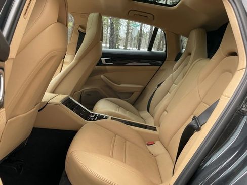 Used 2019 Porsche Panamera image 15