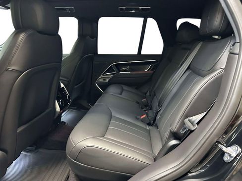 Used 2025 Land Rover Range Rover SE AWD/4WD image 18