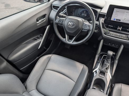 Used 2023 Toyota Corolla Cross XLE w/ Convenience Package AWD/4WD image 9