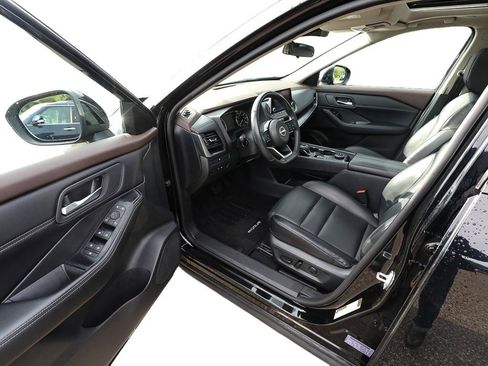 Used 2023 Nissan Rogue SV w/ SV Premium B Package AWD/4WD image 12