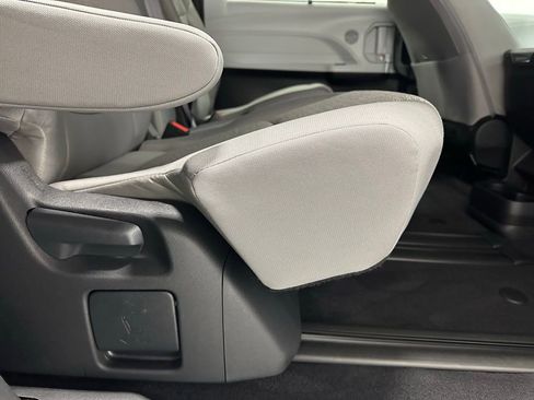 Used 2025 Toyota Sienna LE image 53