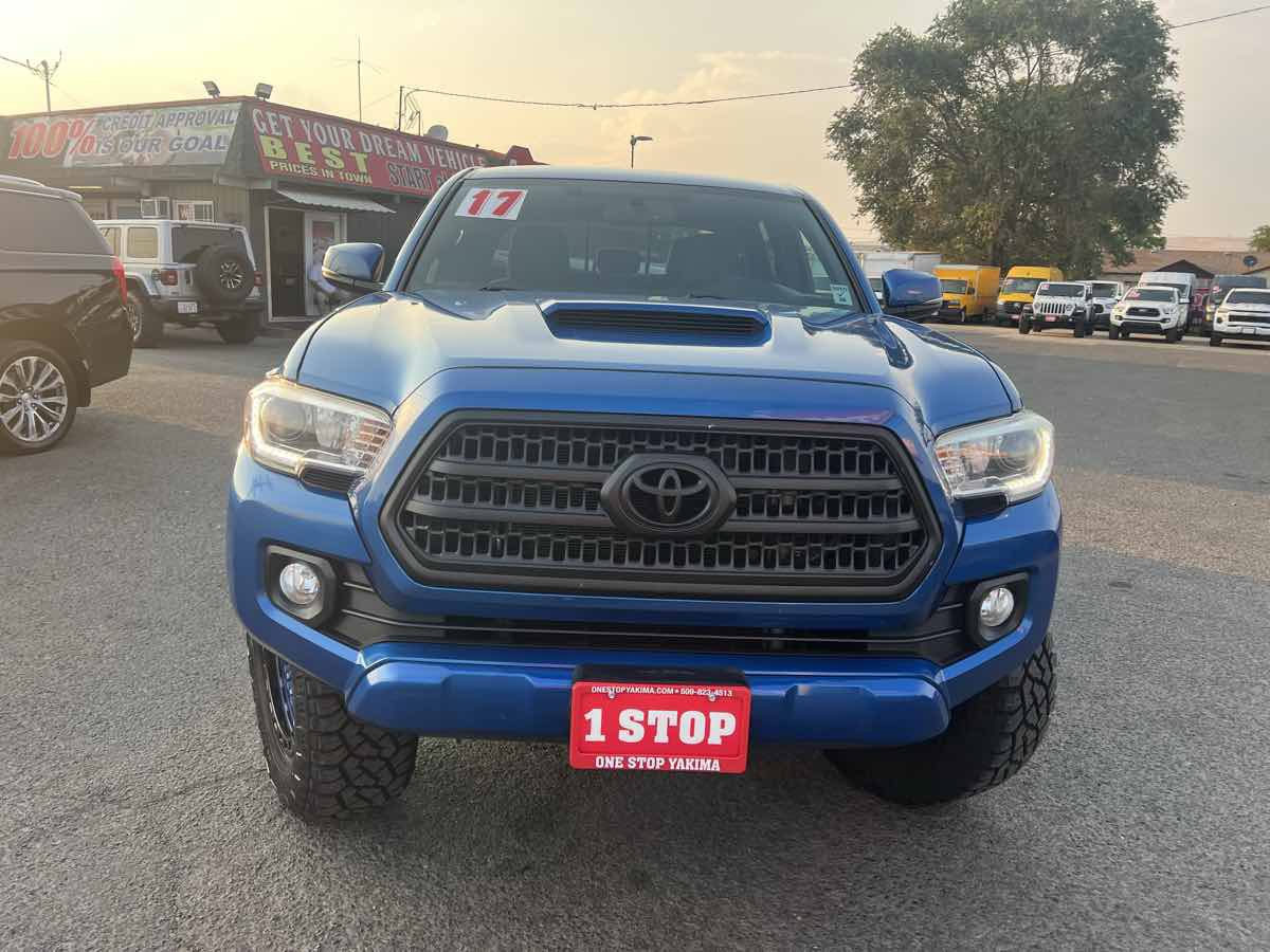 Used 2017 Toyota Tacoma TRD Off-Road AWD/4WD image 2