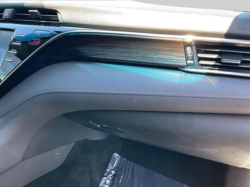 Used 2018 Toyota Camry LE FWD image 18