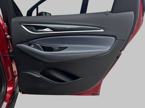 Used 2023 Buick Enclave Essence image 13