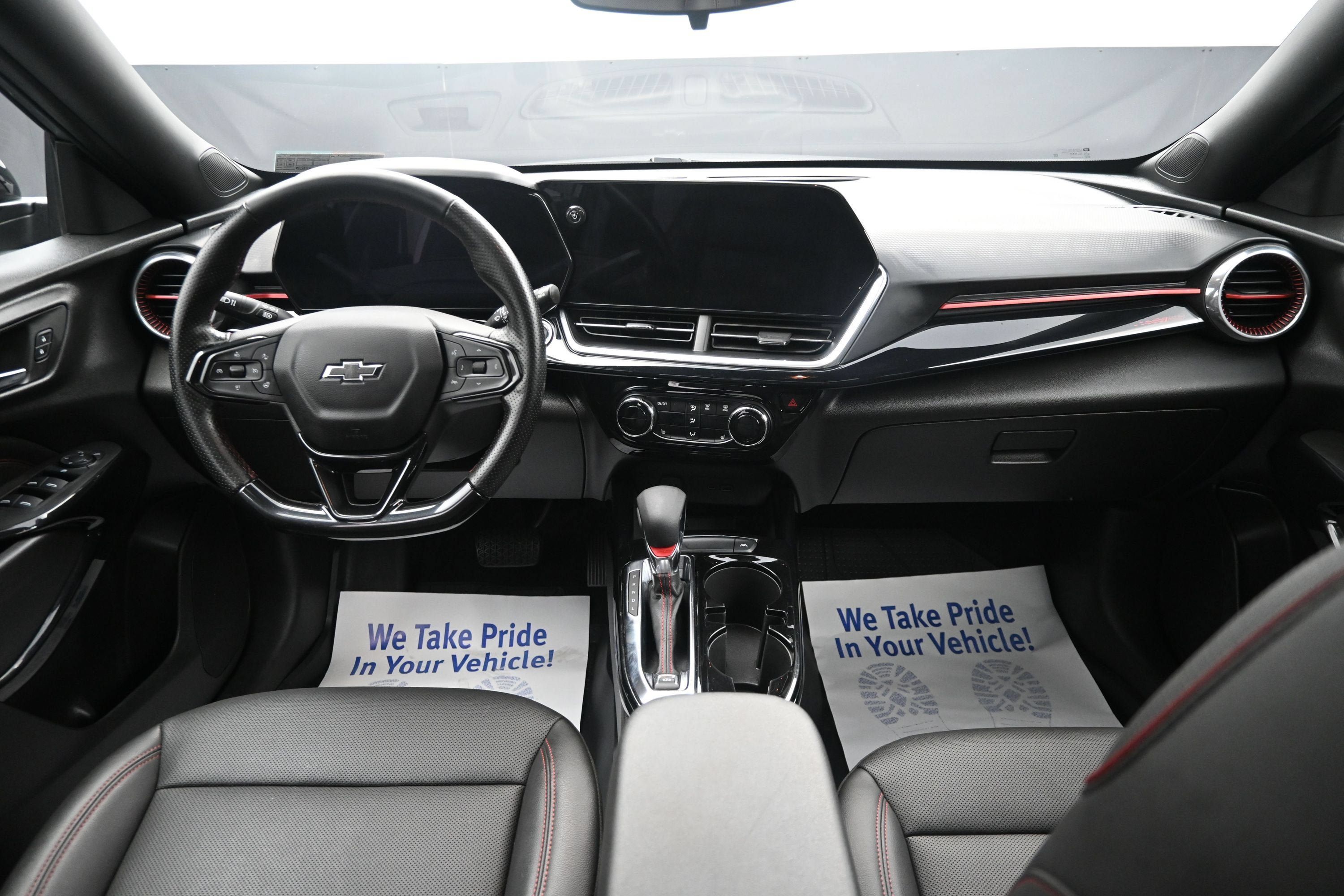 Used 2025 Chevrolet Trax RS w/ Sunroof Package FWD image 24