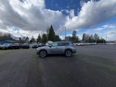 Used 2025 Nissan Rogue SV image 16