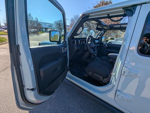 Certified 2023 Jeep Wrangler Sport S w/ Sun And Sound Package image 8