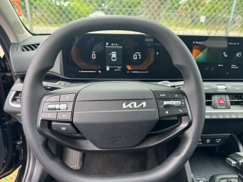 Used 2025 Kia K4 FWD image 27