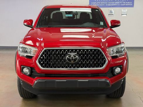 Used 2018 Toyota Tacoma TRD Off-Road w/ Technology Package AWD/4WD image 3