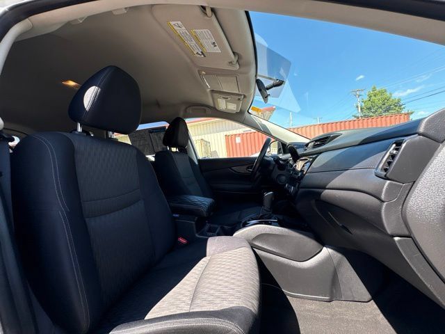 Used 2017 Nissan Rogue SV FWD image 13