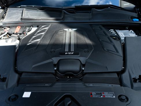 Used 2024 Bentley Bentayga image 43