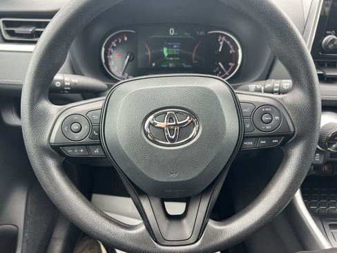 Used 2025 Toyota RAV4 XLE FWD image 18