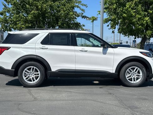 New 2026 Ford Explorer Active RWD image 3