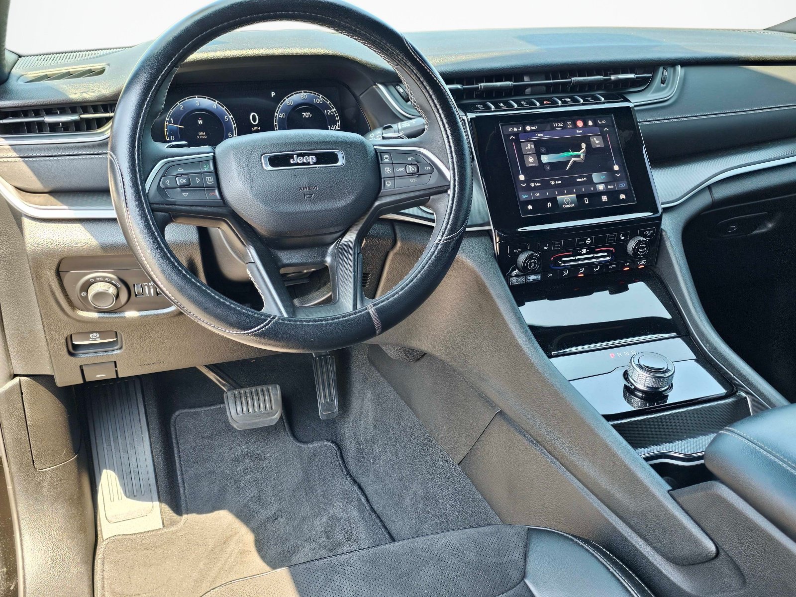 Used 2024 Jeep Grand Cherokee L Laredo RWD image 33