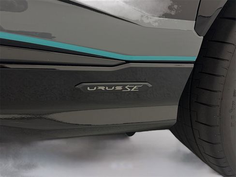 Used 2025 Lamborghini Urus SE image 23