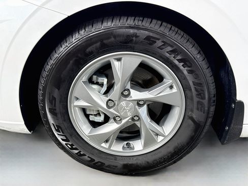 Used 2022 Hyundai Elantra SE FWD image 37