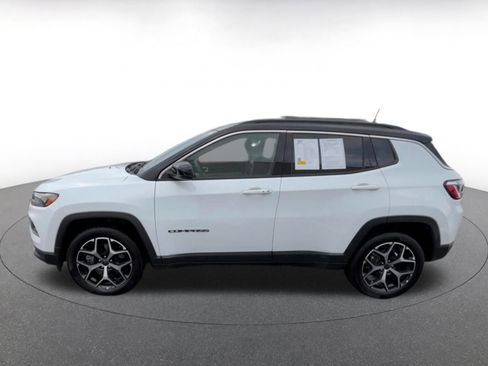 Used 2025 Jeep Compass Limited image 7