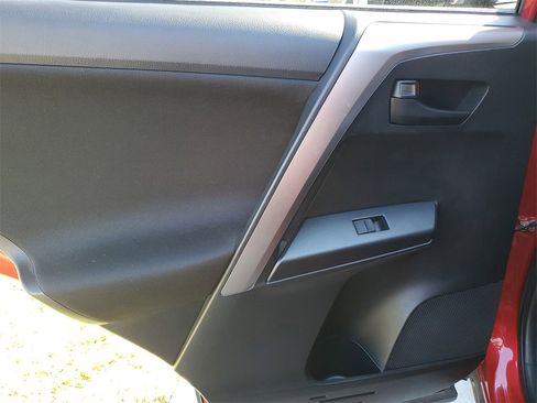 Used 2017 Toyota RAV4 LE image 10