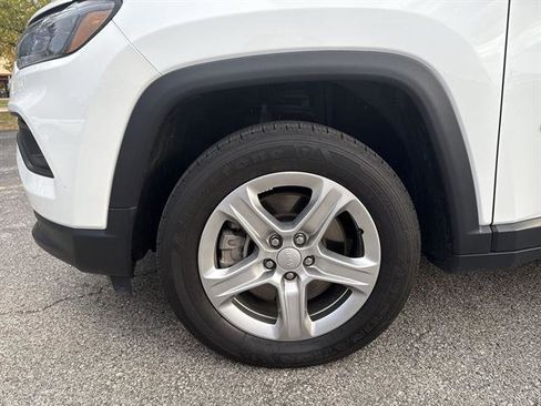 Used 2023 Jeep Compass Latitude image 43