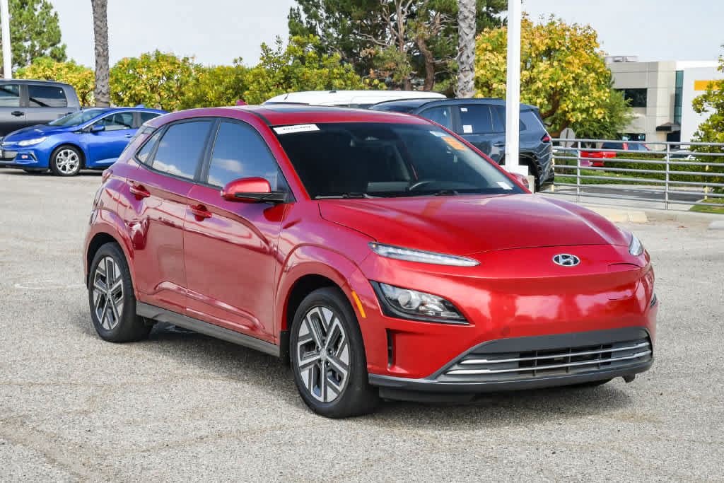 Used 2022 Hyundai Kona SEL w/ Convenience Package FWD image 3