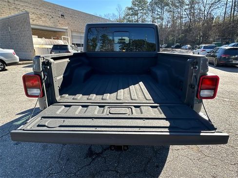 Used 2023 Jeep Gladiator Sport image 18