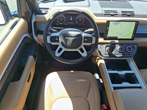 Used 2025 Land Rover Defender 110 X-Dynamic SE AWD/4WD image 4