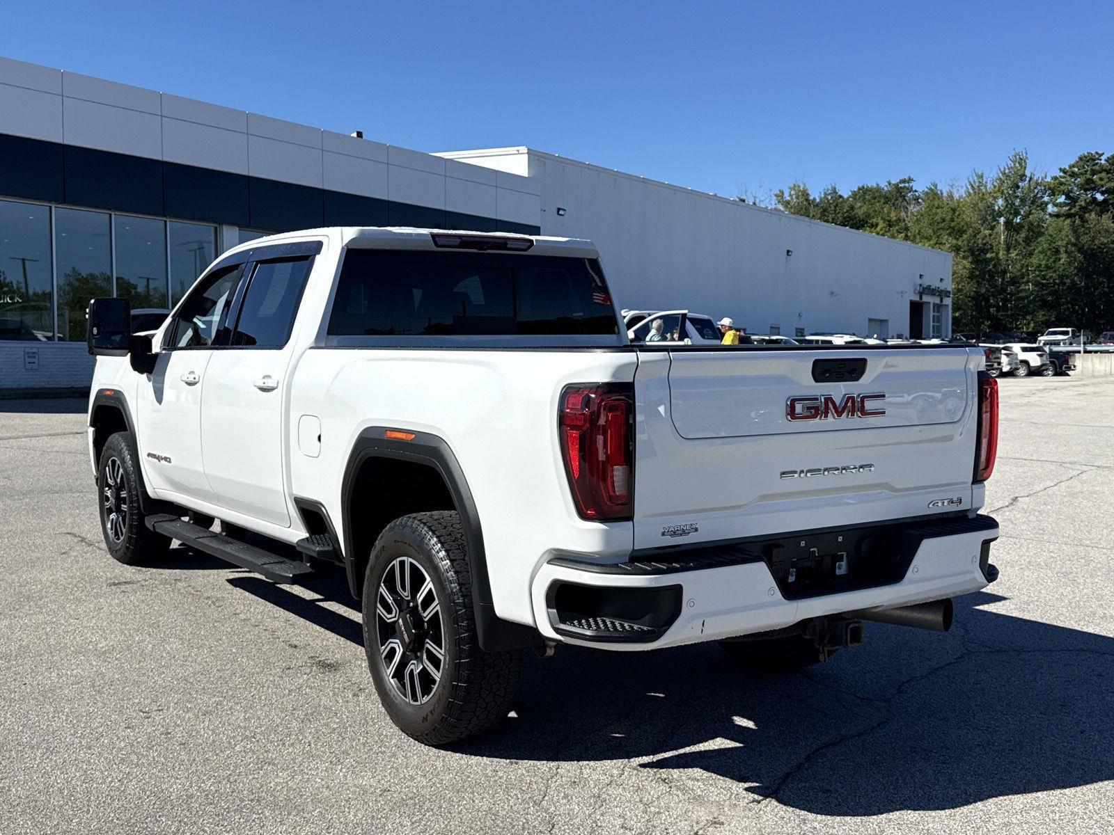 Used 2022 GMC Sierra 2500 AT4 w/ AT4 Preferred Package AWD/4WD image 6