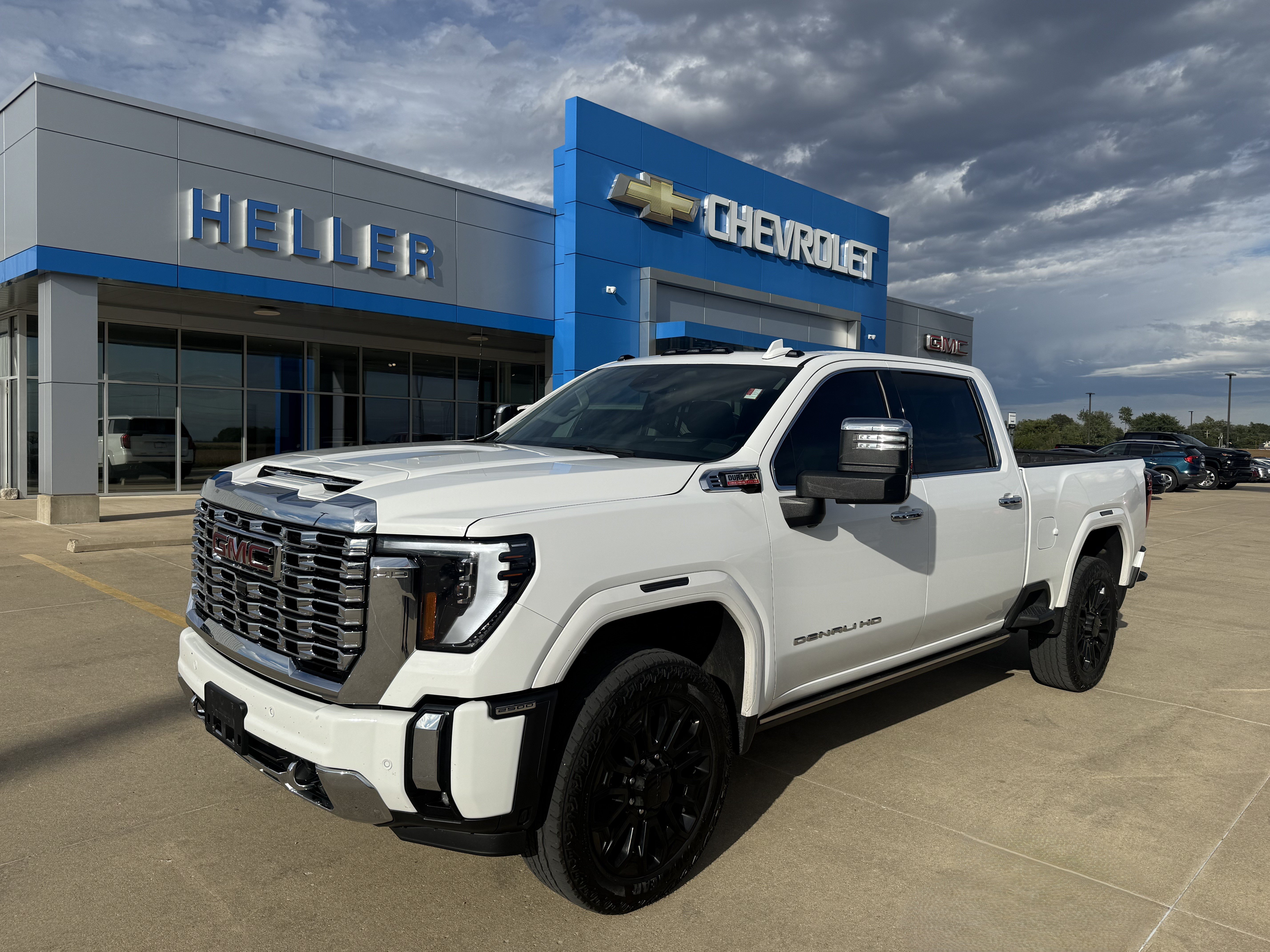 Used 2024 GMC Sierra 2500 Denali w/ Denali Reserve Package AWD/4WD image 3