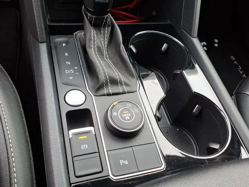 Used 2022 Volkswagen Atlas SE image 35