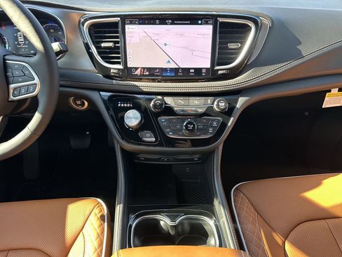 New 2026 Chrysler Pacifica Pinnacle image 13
