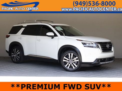 Used 2025 Nissan Pathfinder Platinum w/ Cargo Package FWD image 1