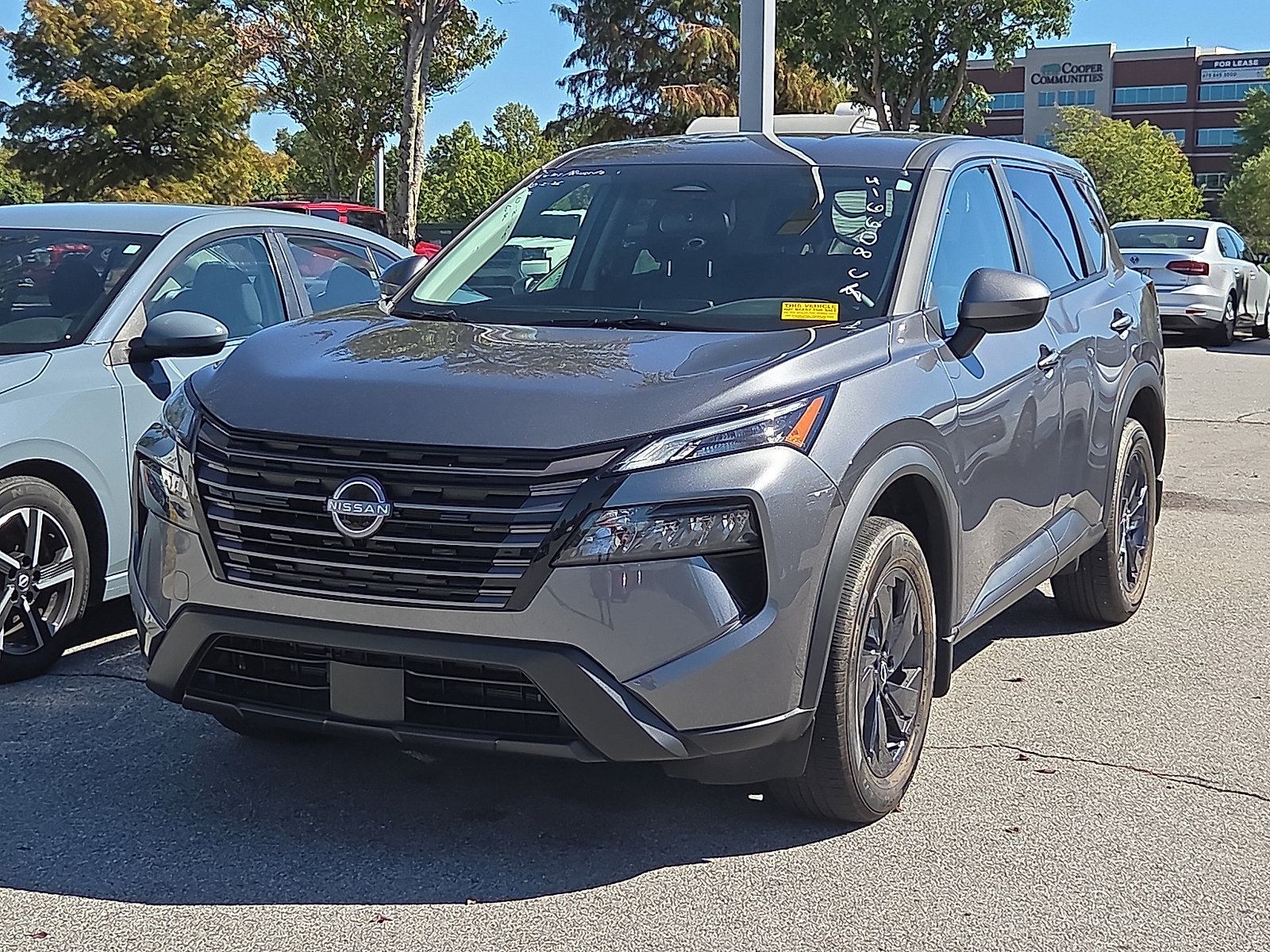Used 2026 Nissan Rogue SV FWD image 2