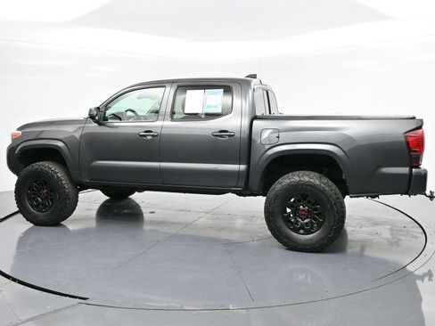 Used 2020 Toyota Tacoma TRD Sport image 4