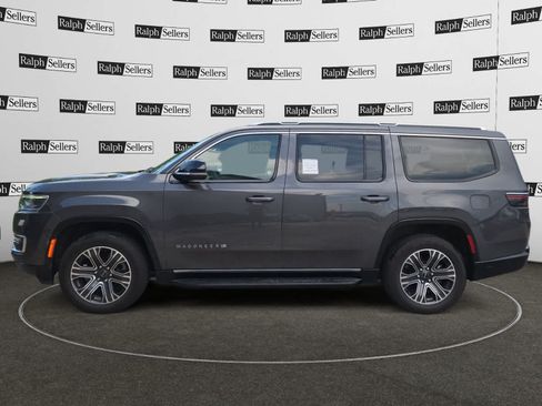 Used 2025 Jeep Wagoneer Series II AWD/4WD image 3