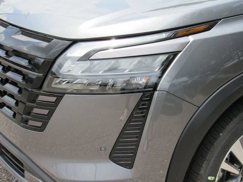 New 2026 Nissan Pathfinder SL FWD image 11
