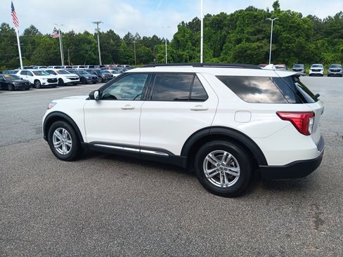 Used 2020 Ford Explorer XLT w/ Equipment Group 202A RWD image 3